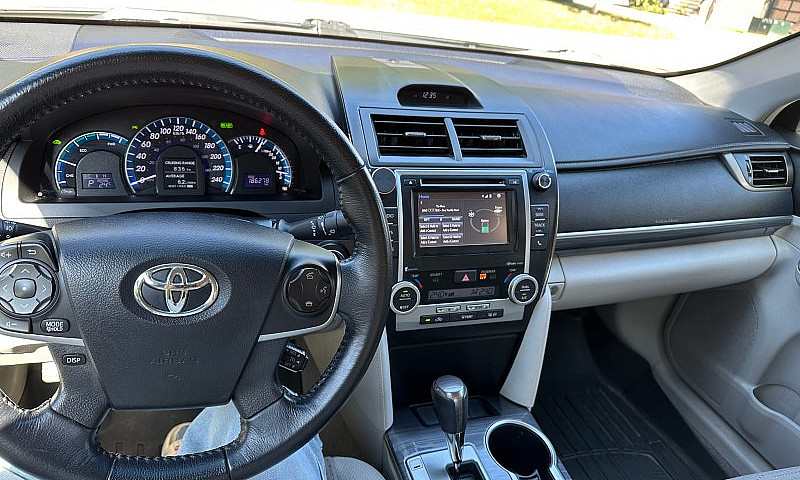 2014 Toyota Camry Hy...