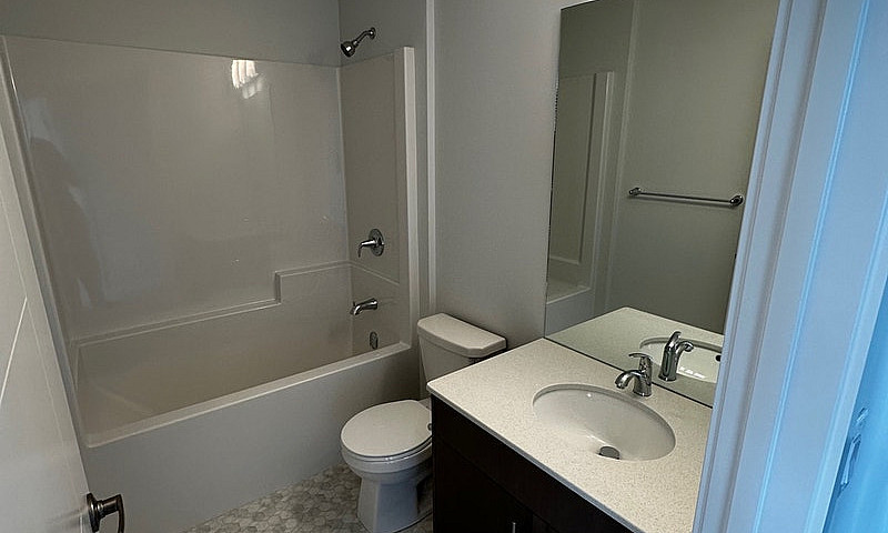 4 Bedroom Home For R...