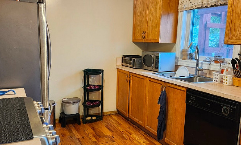 For Sale 3 Beds, 4 W...
