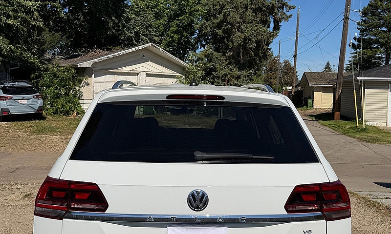 Volkswagen Atlas R-L...