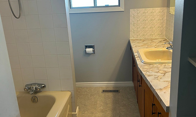 3 Bedroom Plus Den 2...