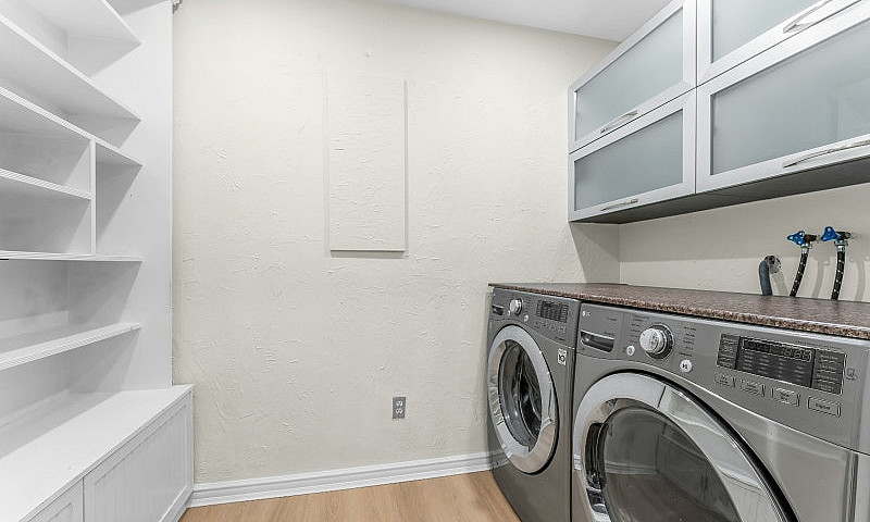 White Rock 2 Bed 2 B...