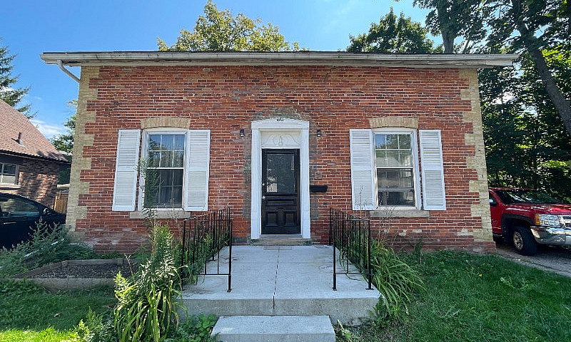 2 Bedroom Unit For R...