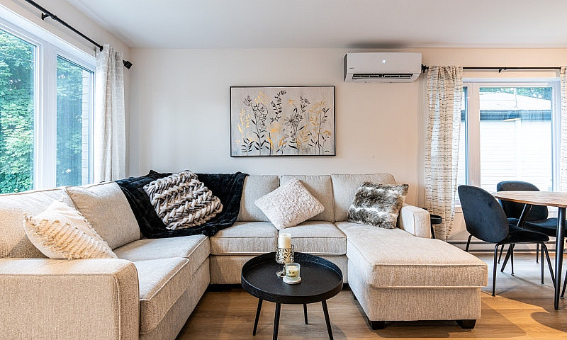 3 ½ For Rent / A Lou...