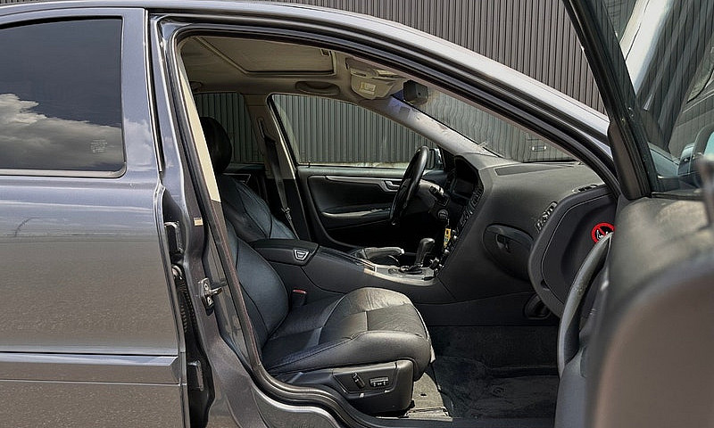 06 Volvo S60...