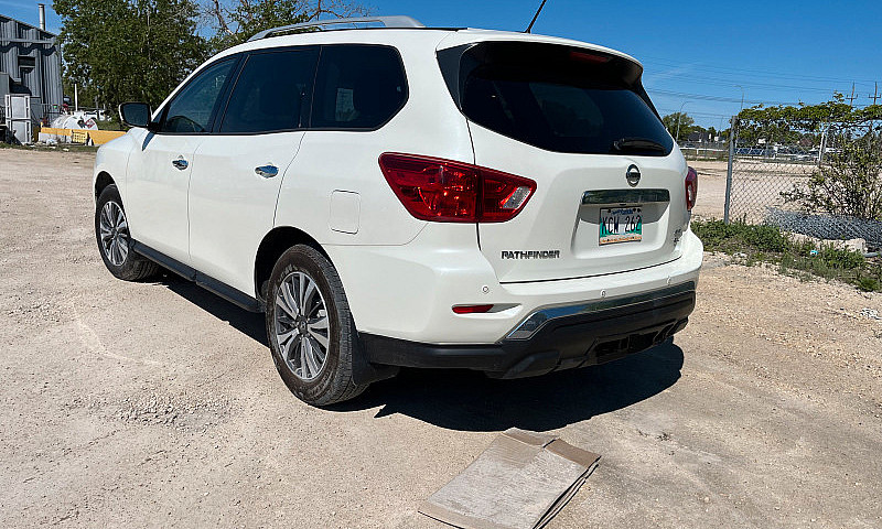 2017 Nissan Pathfind...