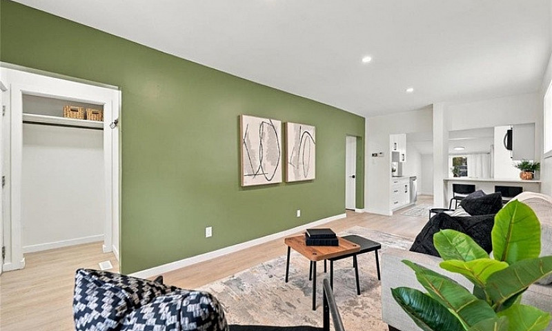 Fully Renovated 2 Be...