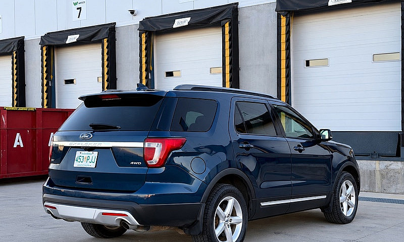 2017 Ford Explorer X...