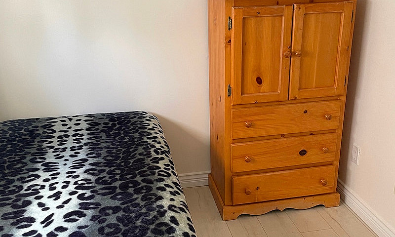 Private Furnished Br...