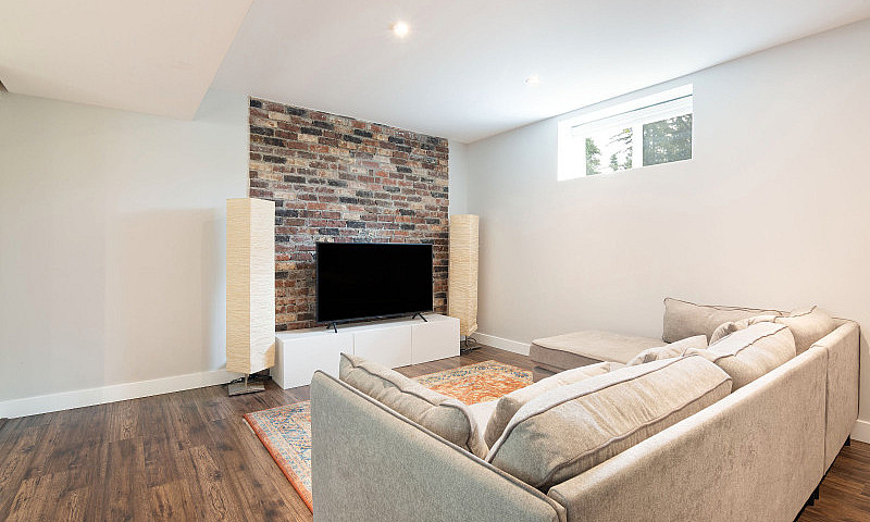 Spacious 2 Bedroom, ...