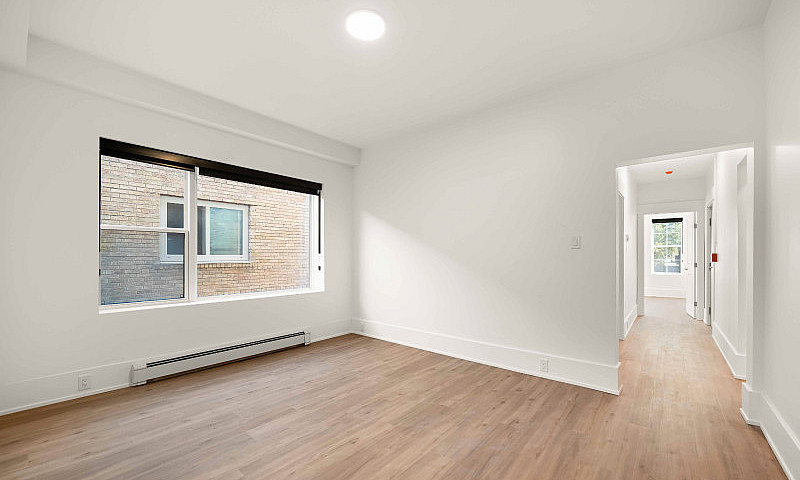 411 Stradbrook Ave -...
