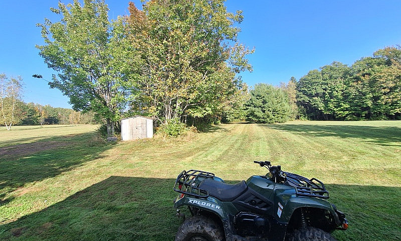 Country Home On 2 Ac...