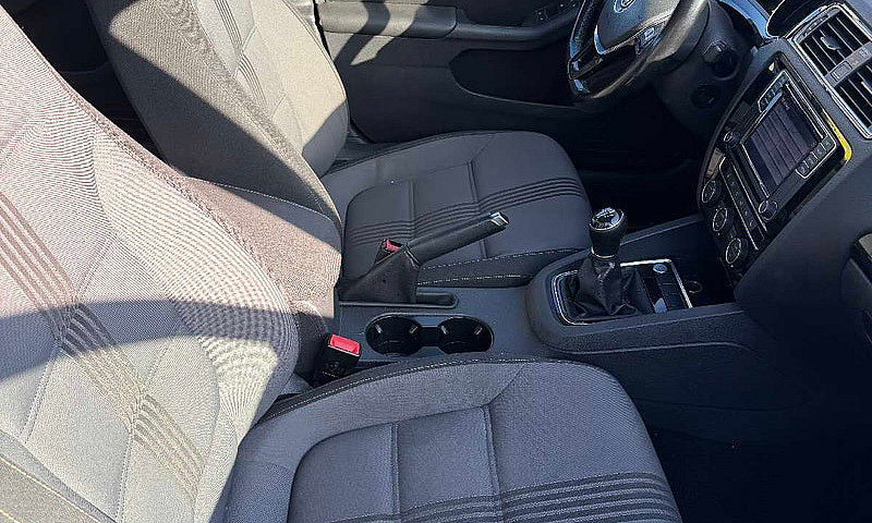 2017 Volkswagen Jett...