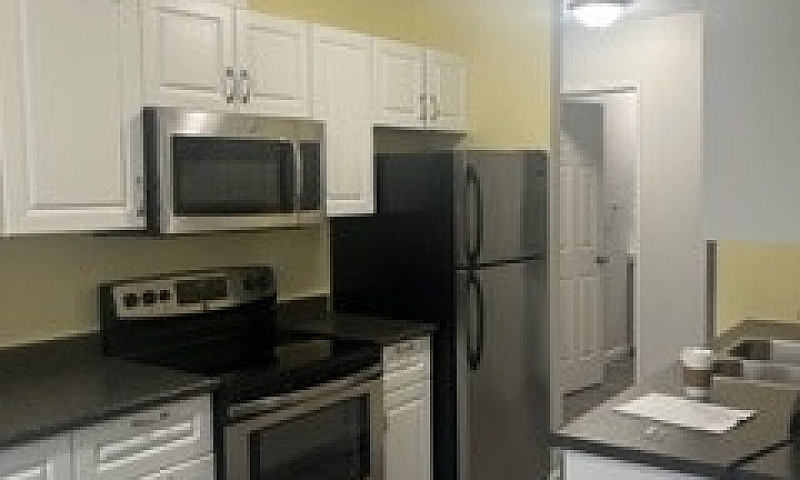 Top-Floor 2-Bedroom ...
