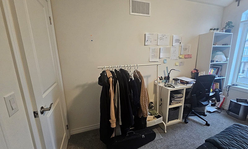Private Room For Ren...