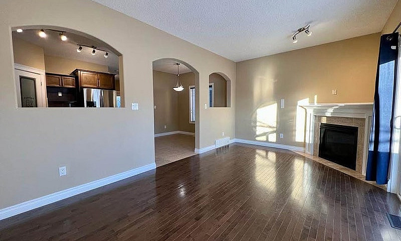 3 Bed + Bonus Room D...