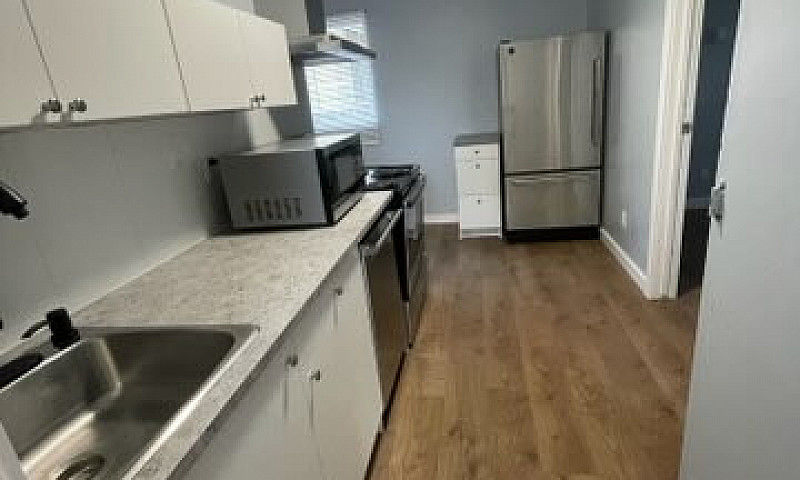 Newly Renovated 2 Be...