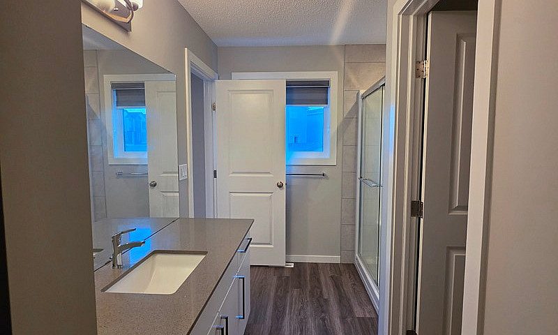 Master Bedroom For R...
