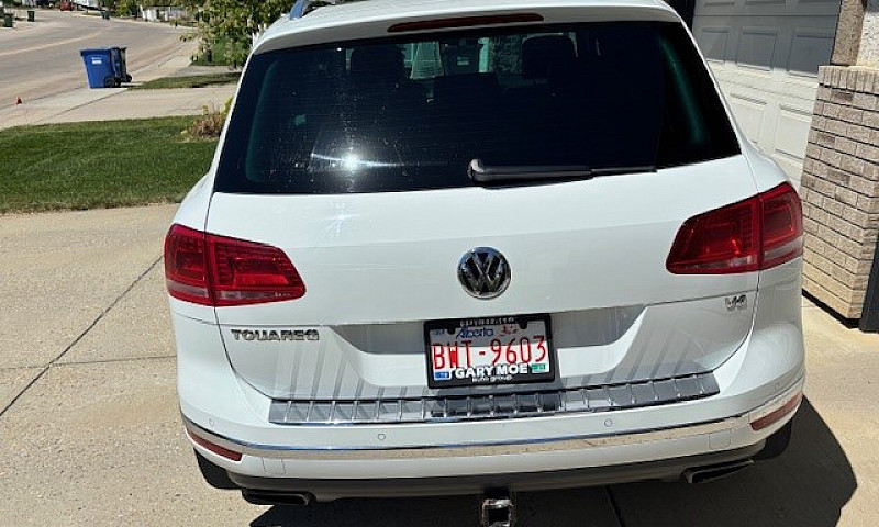 2017 Volkswagen Toua...