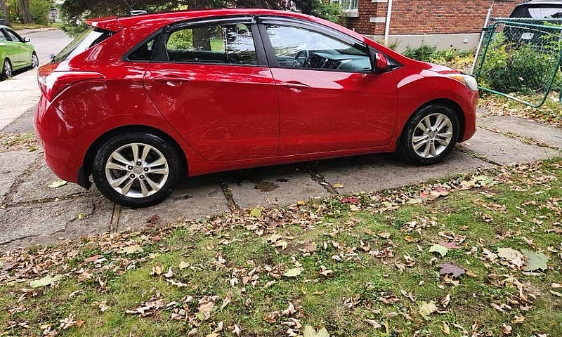 Hyundai Elantra Gt •...