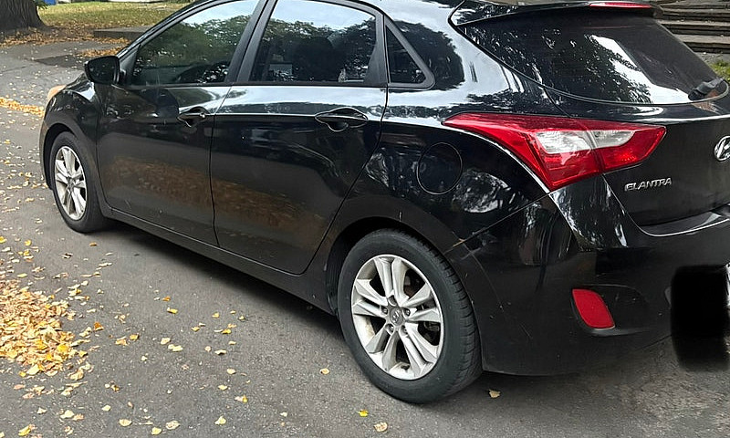 Hyundai Elantra Gt 2...