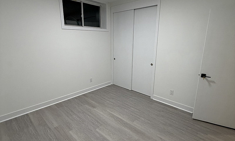 Modern 2-Bedroom Leg...