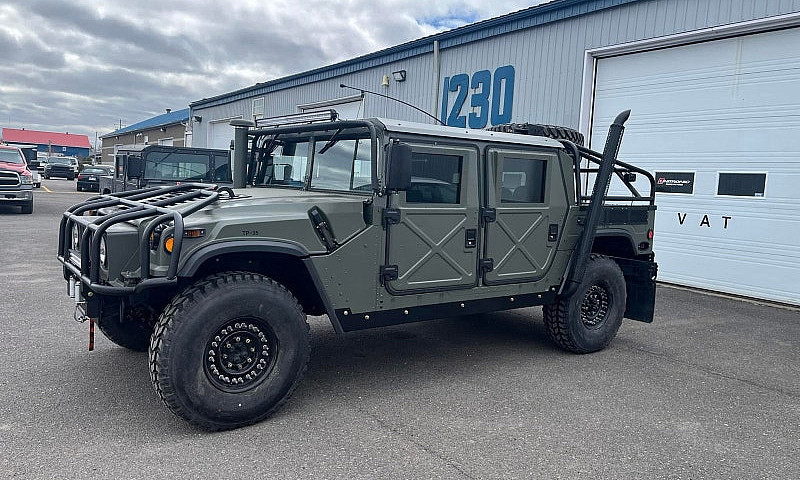 Am General Humvee M1...