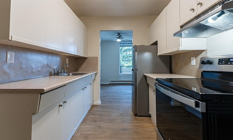 3 Bed 2 Bath Apt Sub...