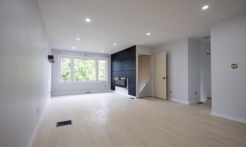 3 Bed 1 Bath Main Fl...