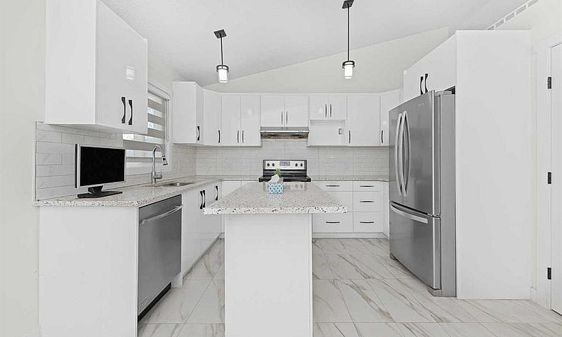 Spacious 4-Bedroom, ...