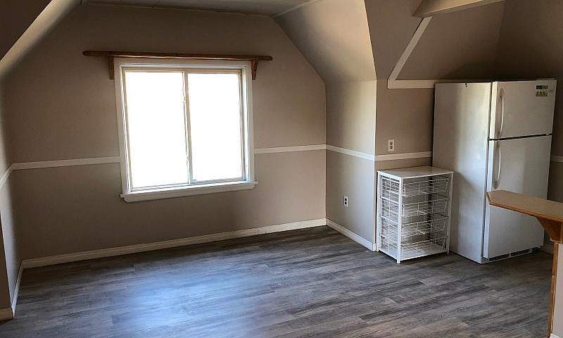 1 Bdr Apt, Top Floor...