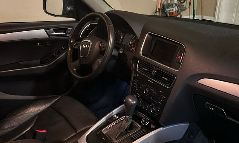 Clean Audi Q5...