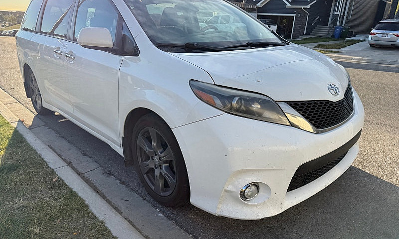 2017 Sienna Se Fwd 8...
