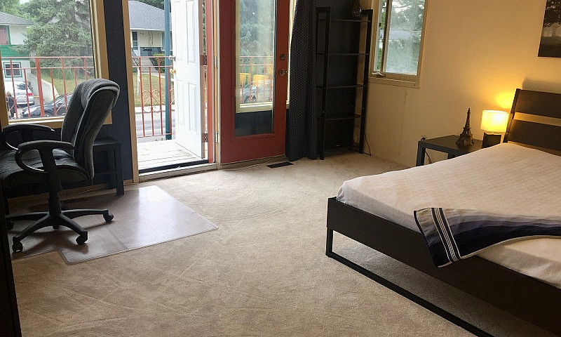 One Room / Balcony N...