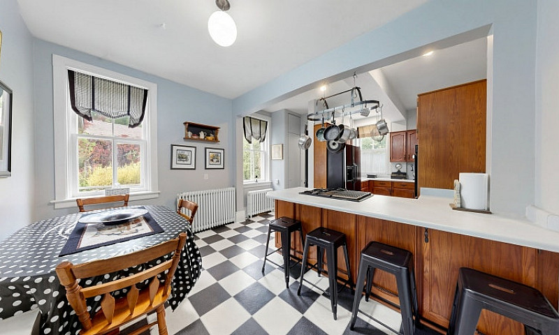 Just Listed! 16 Blak...