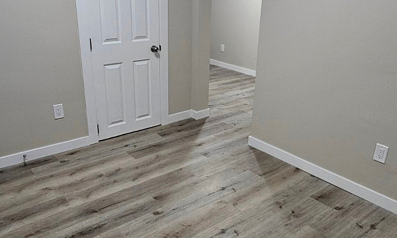 Bright 2-Bedroom Bas...