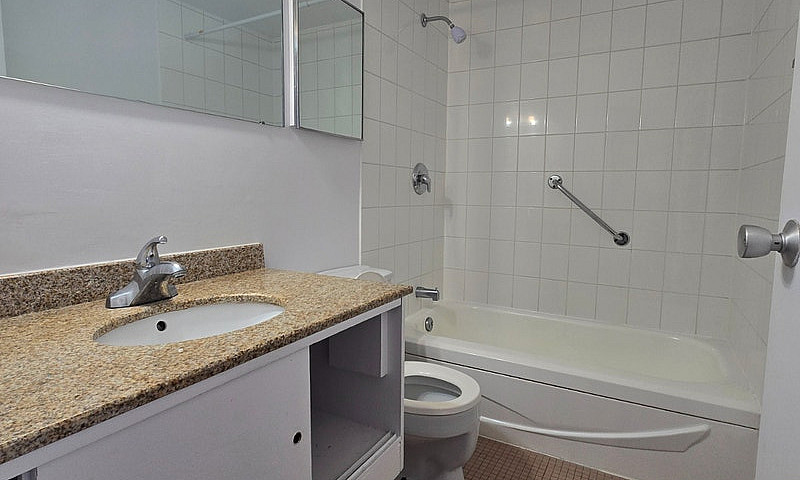1 Bdrm Apt @ Somerse...