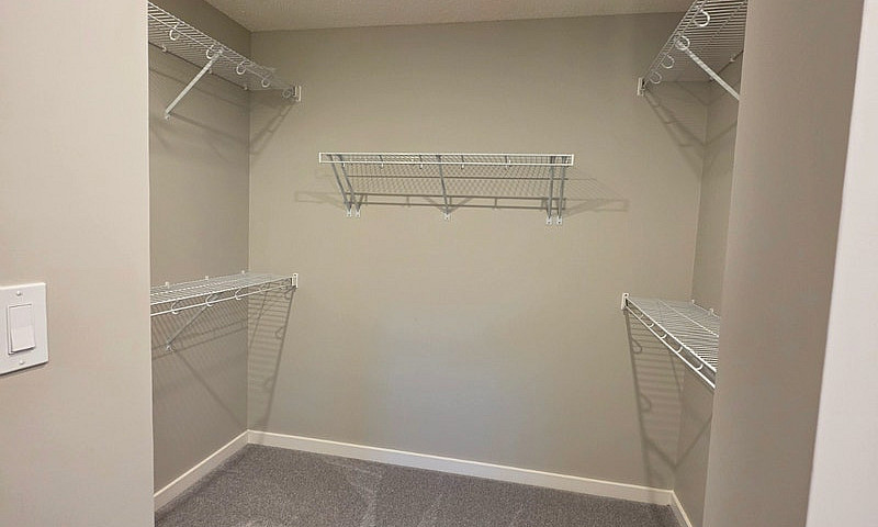 Master Bedroom For R...