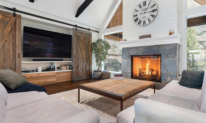 Luxury 4 Bed Home In...