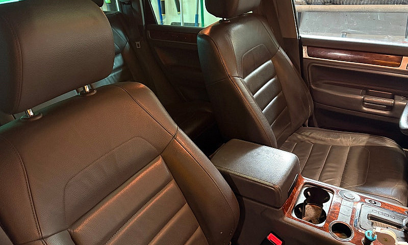 2009 Volkswagen Toua...