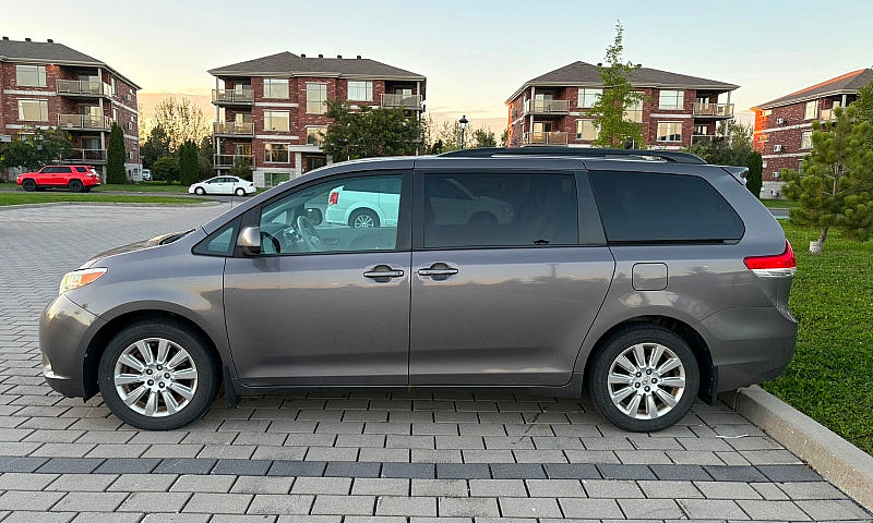 2013 Toyota Sienna L...