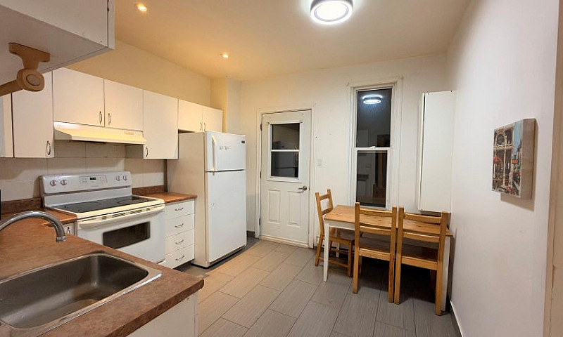 Bright 3 Bedroom Apa...