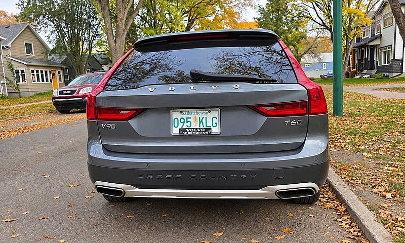 2019 Volvo V90 Cross...