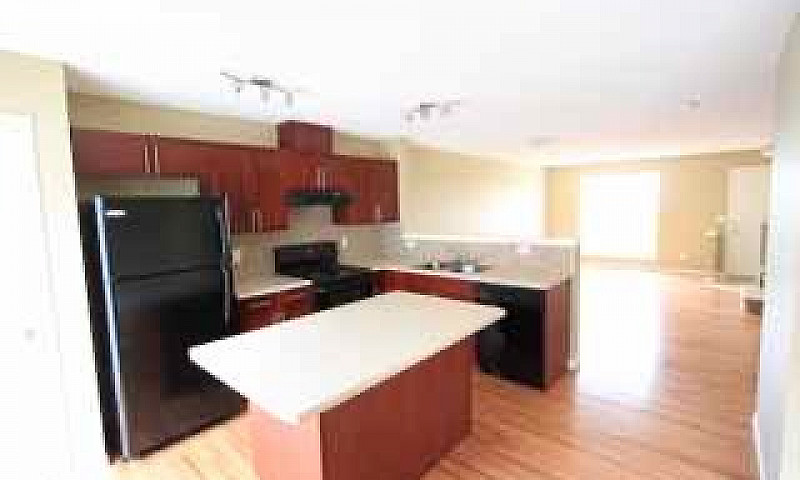 Immaculate Townhouse...