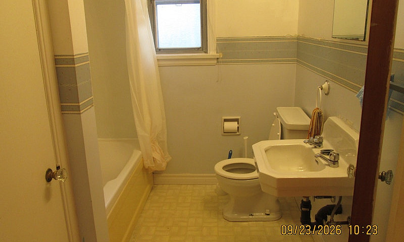 Close To U Of M, 4 B...
