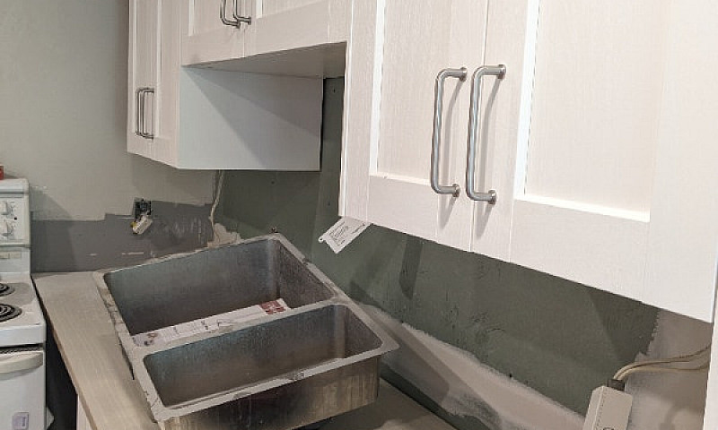 Newly Renovated 2 Br...