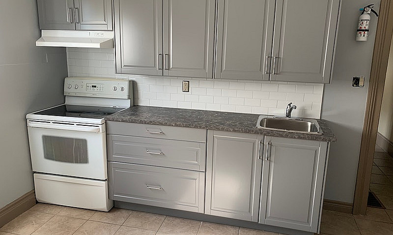 Spacious Upper 2 Bed...
