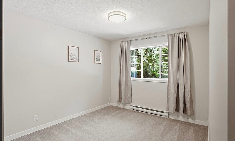 Duplex With Large Ya...