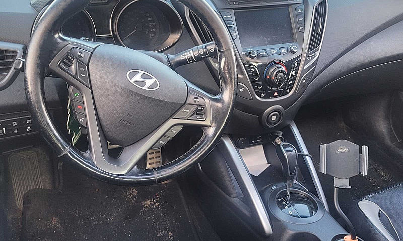 Hyundai Veloster Tur...