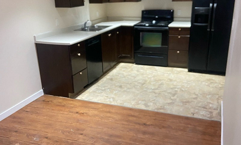 Basement Suite For R...